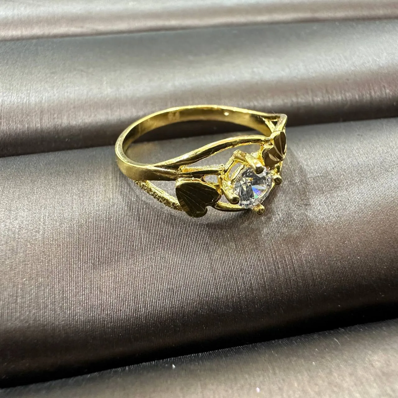 22k / 916 gold solitaire ring V3